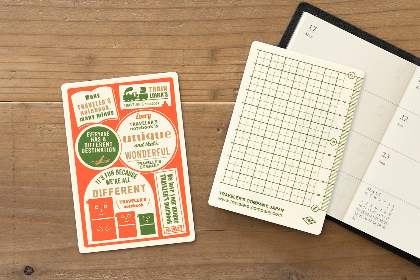 Traveler`s Company 2027 Plastic Sheet Passport Size